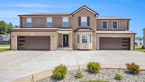 8925 Heritage Dr, Romulus, MI 48174