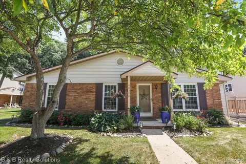 68300 Rosewood Ln, Richmond, MI 48062