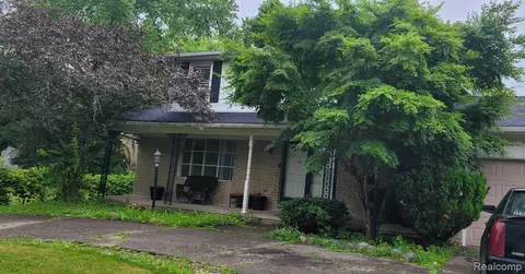 19780 Beaconsfield St, Harper Woods, MI 48225