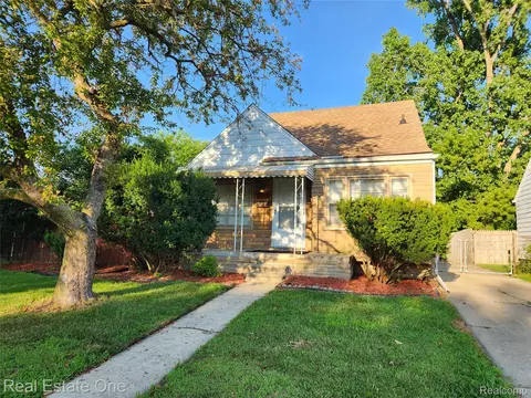 21166 Eastwood Blvd, Warren, MI 48089