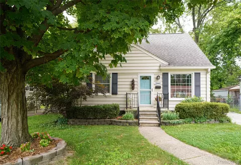 23441 Seneca St, Oak Park, MI 48237