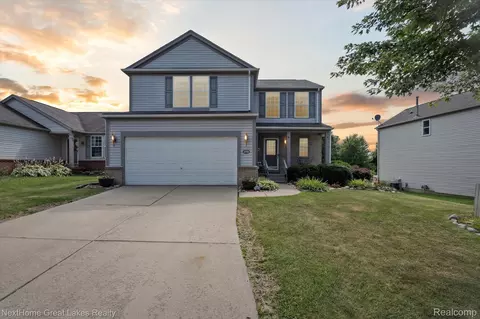 4900 Meadow Crest Cir, Grand Blanc, MI 48442