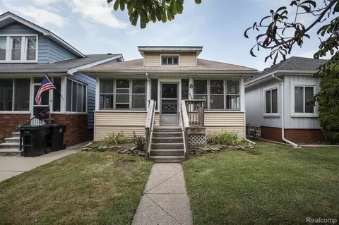 134 Perry Pl, Wyandotte, MI 48192