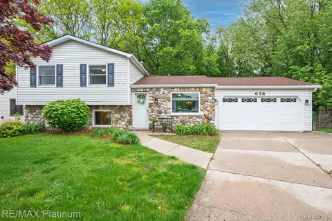 638 Glenwyth Rd, Brighton, MI 48116