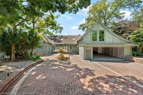 1439 Shankin Dr, Walled Lake, MI 48390