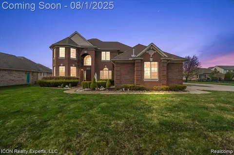 16299 Shaftesbury Ln, Macomb, MI 48044