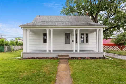 13803 Sycamore St, Southgate, MI 48195