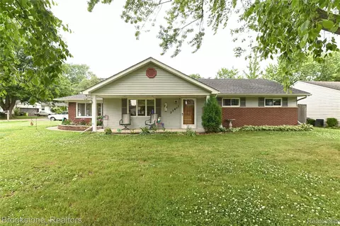 37411 Edgewood St, Clinton Township, MI 48036
