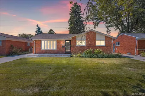 12144 Canterbury Dr, Warren, MI 48093