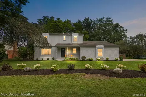 5362 Hertford Dr, Troy, MI 48085