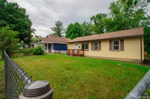 68 N Astor St, Pontiac, MI 48342