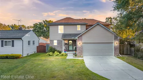 22020 Lange St, Saint Clair Shores, MI 48080