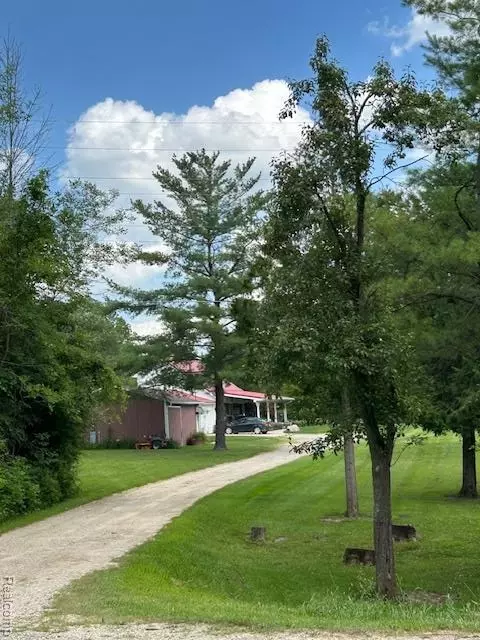 8603 Fostoria Rd, Watertown, MI 48435