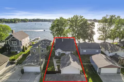 4253 Hunters Dr, Highland, MI 48356