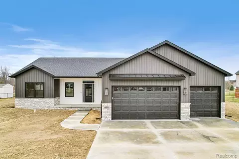 11294 Princewood Cir, Fenton, MI 48430