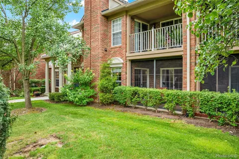 3388 Tremonte Cir N, Rochester, MI 48306