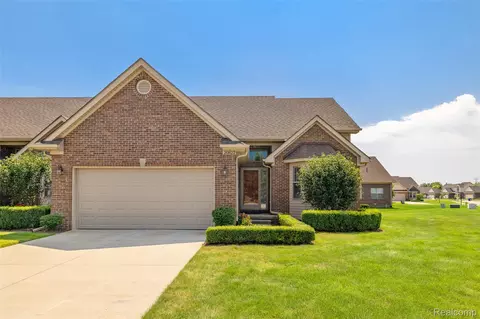 20822 Knobs Hollow Dr, Macomb, MI 48044