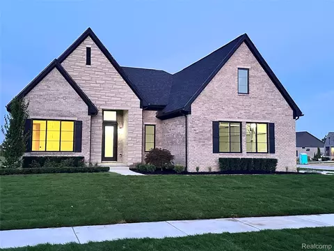 13817 Quail View Drive Dr, Washington, MI 48094