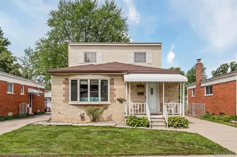 28301 Rockwood St, Saint Clair Shores, MI 48081