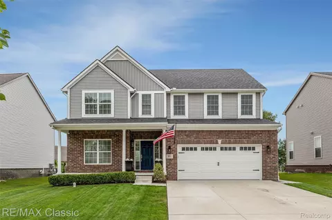 801 Kestrel Ct, South Lyon, MI 48178