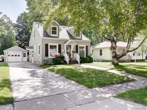 2910 Stone St, Port Huron, MI 48060