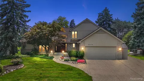 4415 Cahill Dr, Troy, MI 48098