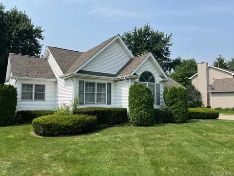 373 Mansfield Dr, Lapeer, MI 48446