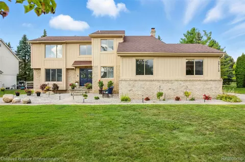 39110 Horton Dr, Farmington, MI 48331