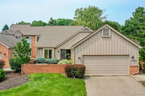 37622 Russett Dr, Farmington Hills, MI 48331
