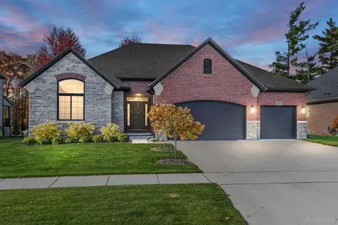 50035 Anita Way N, Macomb, MI 48044
