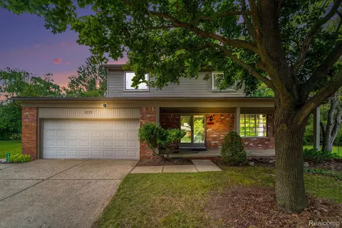 1079 Snead Dr, Troy, MI 48085