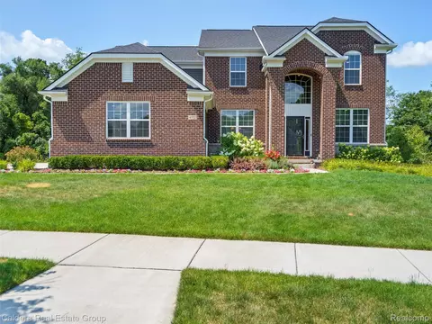 4132 Walcott Dr, Lake Orion, MI 48359