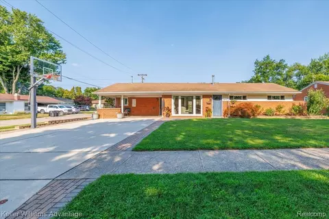 18376 Whitby St, Livonia, MI 48152