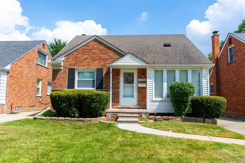 20251 Country Club Dr, Harper Woods, MI 48225