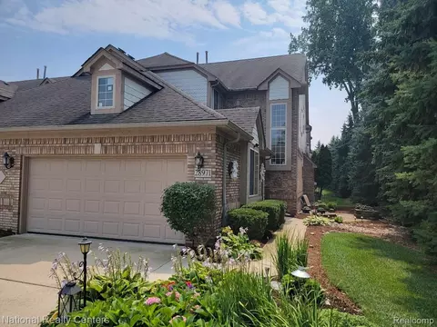 28971 Lancaster St, Livonia, MI 48154