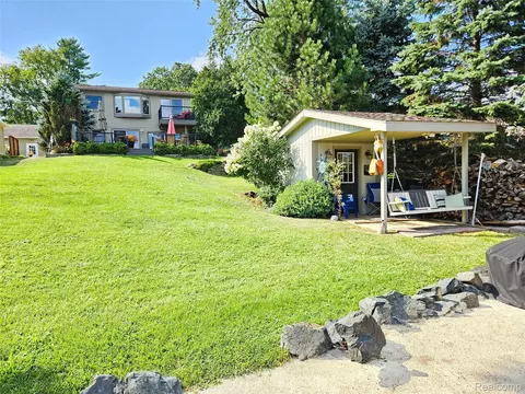 1325 Beach Dr, Orion, MI 48360