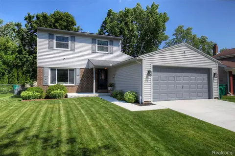 5646 New Meadow Dr, Ypsilanti, MI 48197