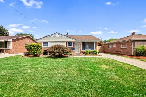 24636 Pennie St, Dearborn Heights, MI 48125