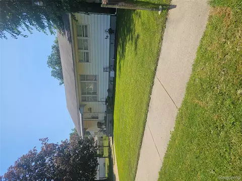 7544 Wood Ave, Warren, MI 48091