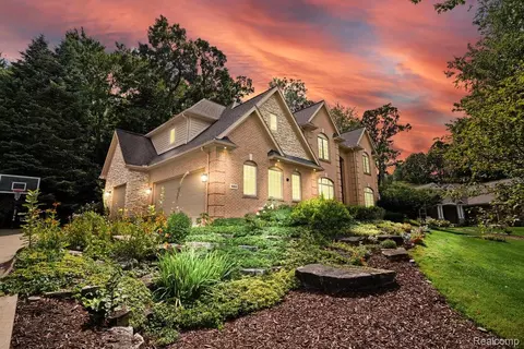 1665 Gleneagles, Highland, MI 48357