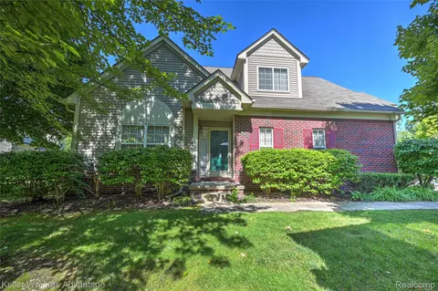 29479 Juneau Ln #34, Farmington Hills, MI 48336