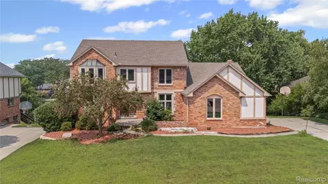 34970 Old Homestead Dr, Farmington Hills, MI 48335