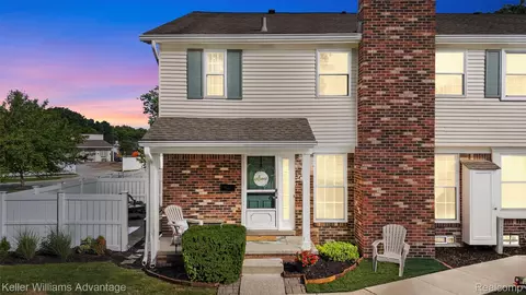 42105 Roscommon St, Northville, MI 48167