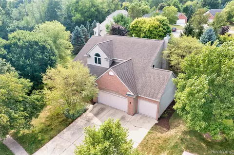 597 Cardigan Ct, Saline, MI 48176