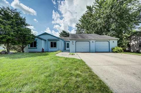 240 E Rolston Rd, Linden, MI 48451
