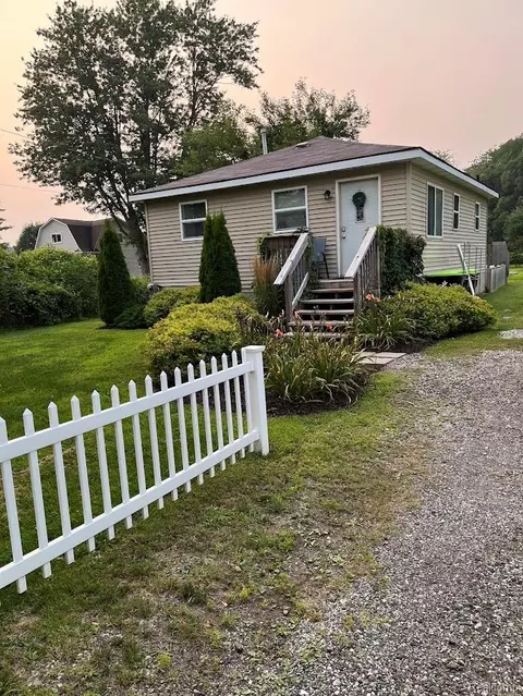 11775 Birch Run Rd, Birch Run, MI 48415