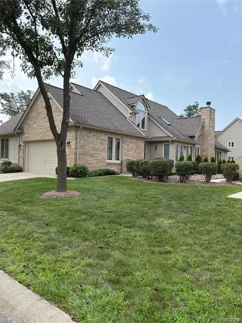 17018 Sandstone Cir, Macomb, MI 48042