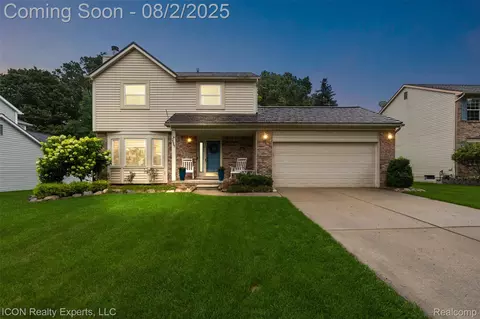 2661 Bayberry Dr, Waterford, MI 48329