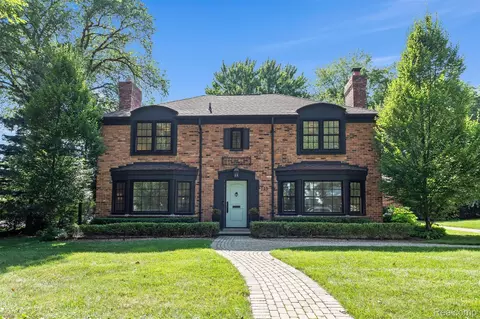 125 S Chewton Rd, Bloomfield Hills, MI 48301
