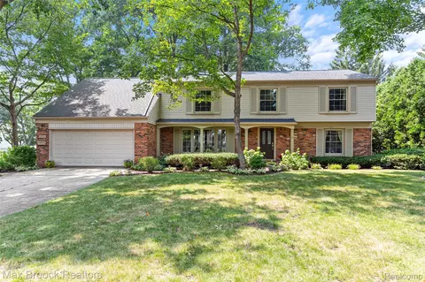 3246 E Breckenridge Ln, Bloomfield Hills, MI 48301